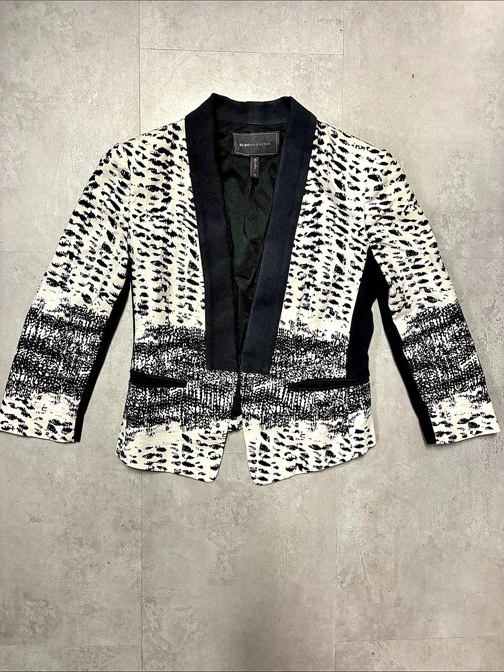 BCBGMAXAZRIA Abstract Print Blazer in Black & White Size XS Like New